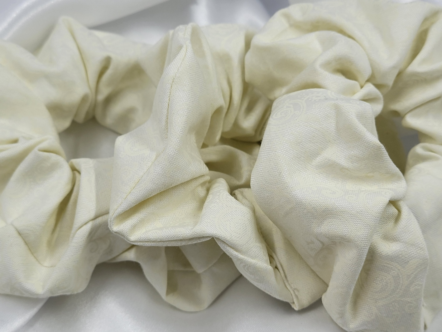 Swirl Ivory Cotton Scrunchies